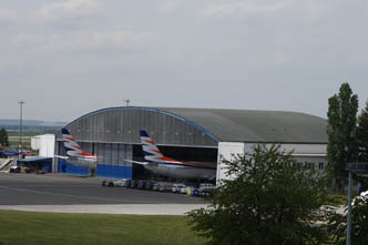 Oprava a projekce výměny střešního pláště hangáru E Letiště Praha - Ruzyně.